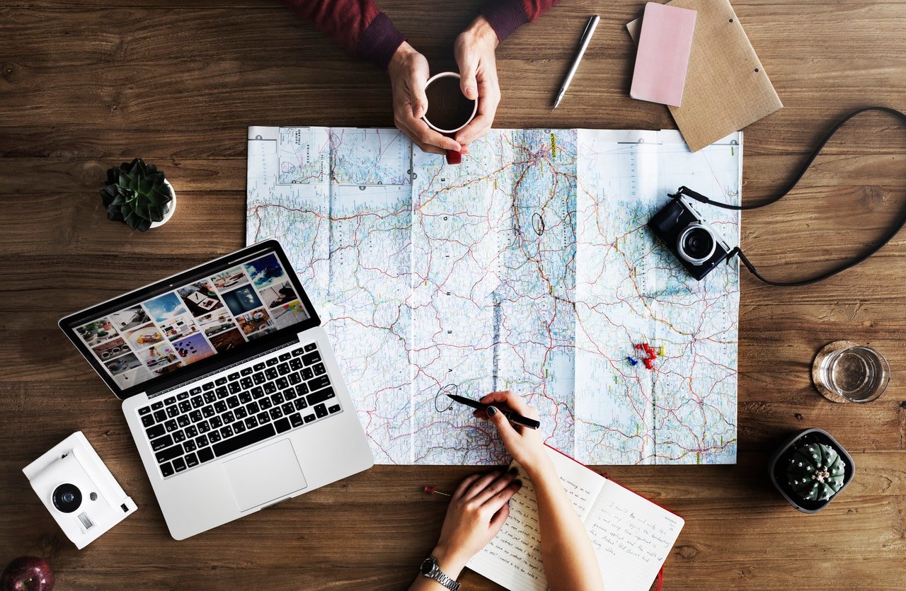 Have you ever wondered how to go about planning a frugal road trip?